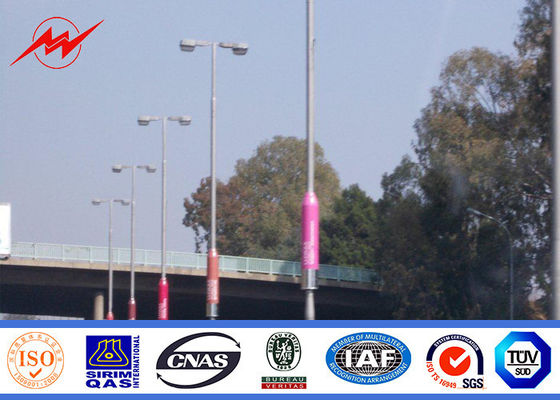 Słynny projekt Hot Dip ocynkowany metalowy słup oświetleniowy, biała powłoka Lekki stalowy słup