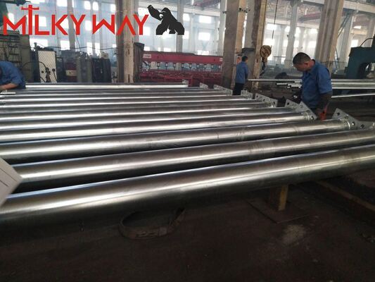 Słupy stalowe 6m 7m 8m Ocynkowany ogniowo słup latarni ulicznej z podwójnym ramieniem